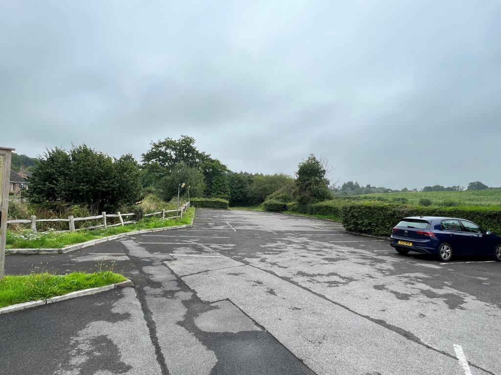 Lot: 105 - FREEHOLD PUB ON HALF AN ACRE PLOT -